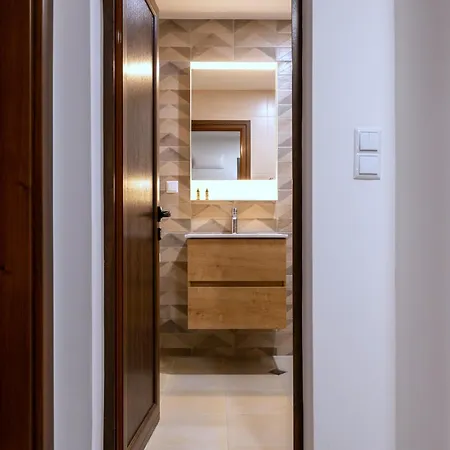 Vesta Blue - Modern Apartment With Free Parking In Veliko Tarnovo