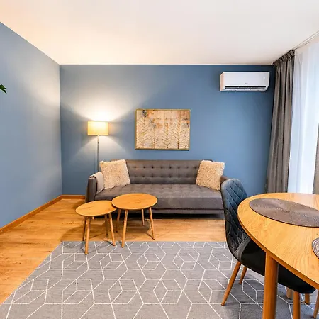 Vesta Blue - Modern With Free Parking In